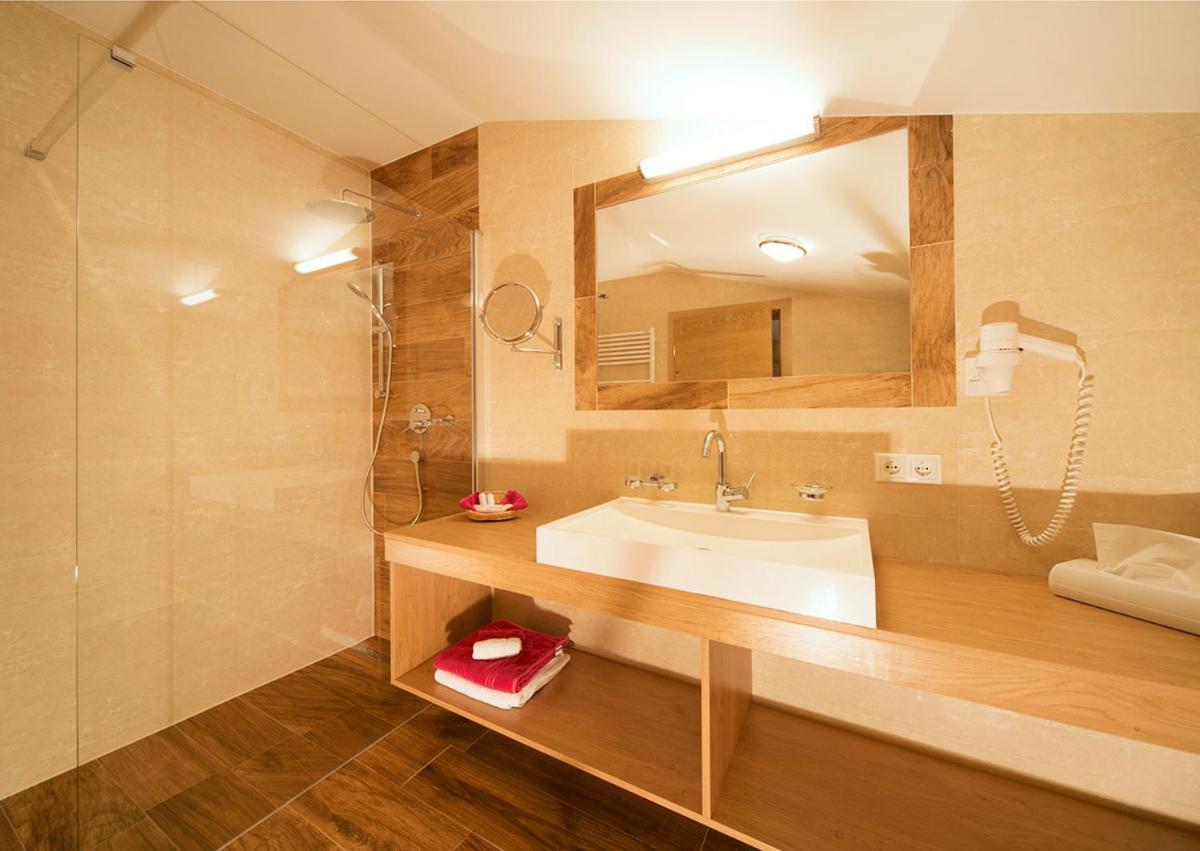 Landhaus Lexner ทักซ์ ภายนอก รูปภาพ